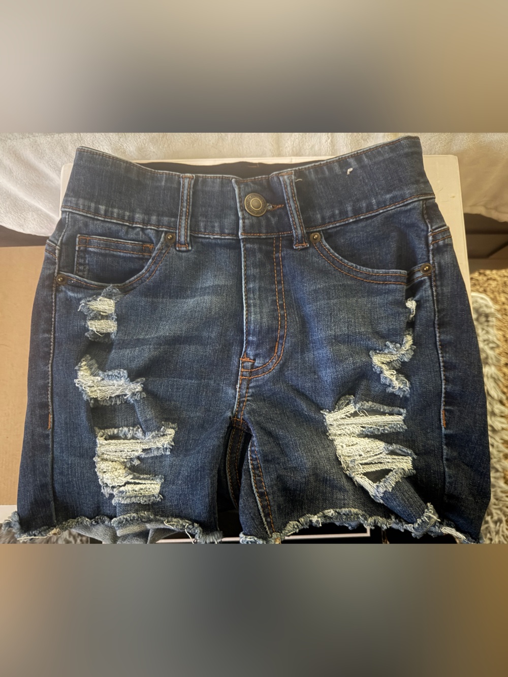 Like new, New York & Company Indigo Curvy Sculpting Shorts SZ 0
